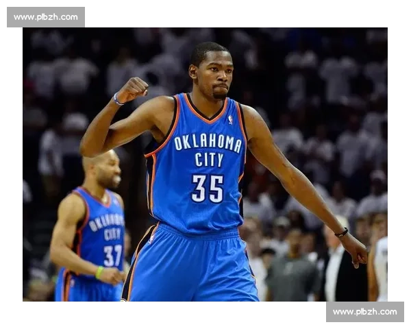 布朗调侃杜兰特雕像：上下半身分属雷霆勇士